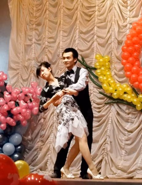 Điệu Valse của cặp đôi trường DHKT Điện