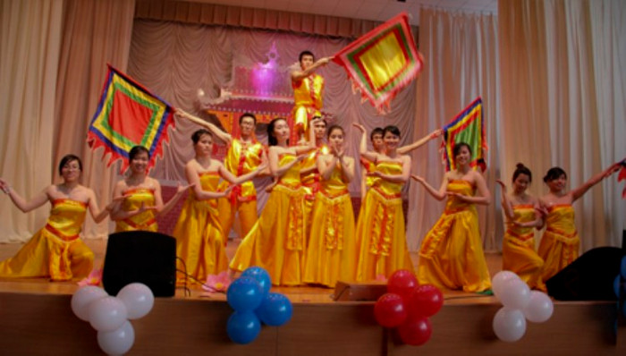 Trái tim mỗi người Việt như trào dâng niềm cảm xúc niềm tự hào tự tôn dân tộc khi nghe bài hát “ Dòng máu lạc hồng” Trái tim mỗi người Việt như trào dâng niềm cảm xúc niềm tự hào tự tôn dân tộc khi nghe bài hát “ Dòng máu lạc hồng”