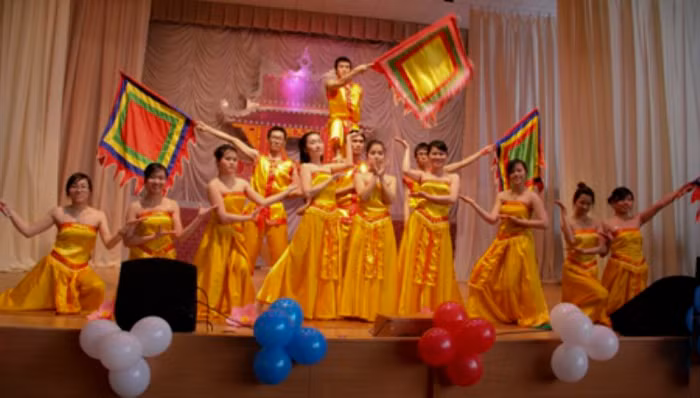 Trái tim mỗi người Việt như trào dâng niềm cảm xúc niềm tự hào tự tôn dân tộc khi nghe bài hát “ Dòng máu lạc hồng”