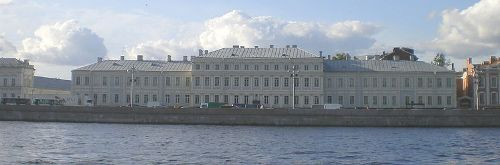 Khoa Triết và Khoa Phương đông.