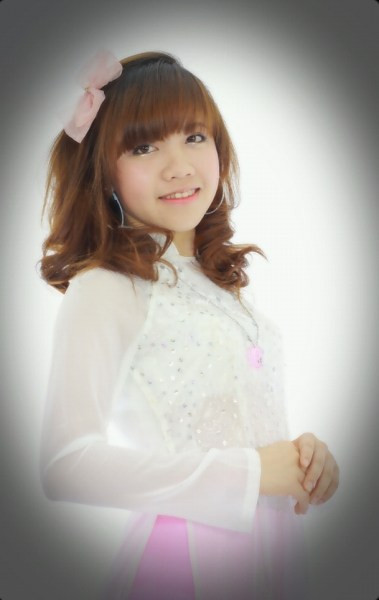 Khuôn mặt rạng ngời, đầy sức sống của Đỗ Thị Hạnh. Khuôn mặt rạng ngời, đầy sức sống của Đỗ Thị Hạnh.