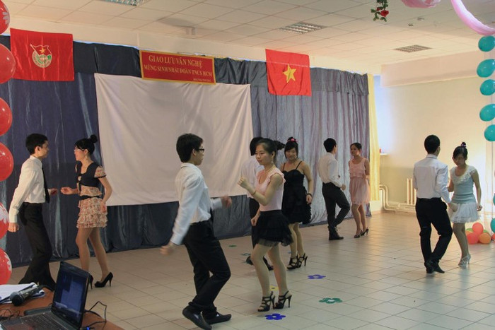 Sôi động, hào hứng, vui tươi là những gì mà tiết mục nhảy Cha-cha-cha của chi đoàn K10 đem đến cho khán giả của cuộc thi. Tiết mục đã dành được giải nhì theo đánh giá của ban giám khảo và đồng thời là sự ủng hộ, cổ vũ vô cùng nhiệt tình từ phía khán giả.