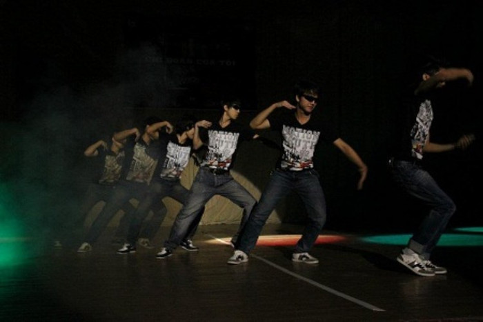 Nhóm nhảy mang tên Sức mạnh đồng đội Nhóm nhảy mang tên Sức mạnh đồng đội