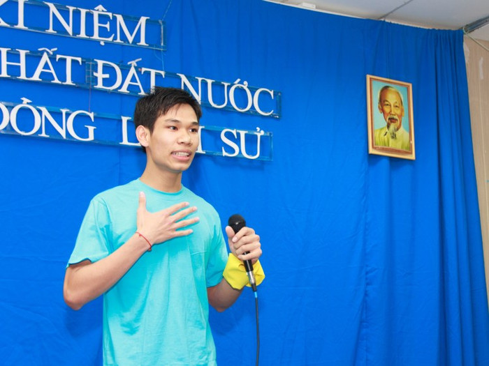Tự tin thể hiện phần thi “Hùng biện”. Tự tin thể hiện phần thi “Hùng biện”.