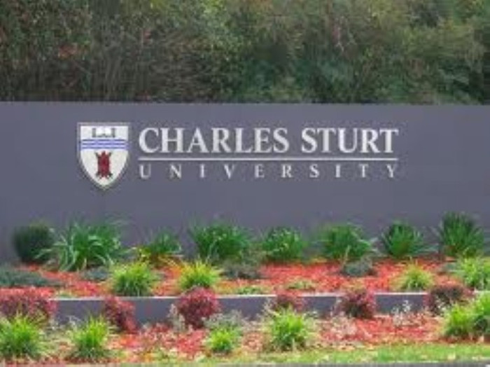 7. Đại học Charles Sturt Trung tâm Albury-Wodonga của trường trải dài hơn 87 héc ta đã được thiết lập như là một ví dụ điển hình về tính bền vững trong một không gian đa dạng sinh học. CSU đã đặt ra mục tiêu hoạt động để giảm năng lượng và sử dụng nước tới 25%, tăng đa dạng sinh học 20% và trở thành trung tính trong hiệu ứng nhà kính vào năm 2015 . 7. Đại học Charles Sturt Trung tâm Albury-Wodonga của trường trải dài hơn 87 héc ta đã được thiết lập như là một ví dụ điển hình về tính bền vững trong một không gian đa dạng sinh học. CSU đã đặt ra mục tiêu hoạt động để giảm năng lượng và sử dụng nước tới 25%, tăng đa dạng sinh học 20% và trở thành trung tính trong hiệu ứng nhà kính vào năm 2015 .