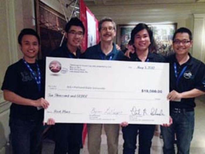 Các sinh viên VN đoạt giải tại Cornell Cup USA 2012. (Nguồn: Intel) Các sinh viên VN đoạt giải tại Cornell Cup USA 2012. (Nguồn: Intel)