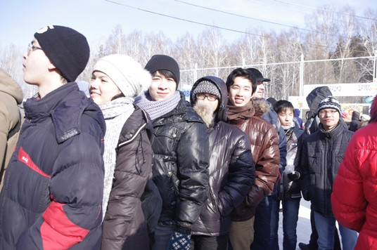 Sinh viên Việt Nam với văn hóa xếp hàng.