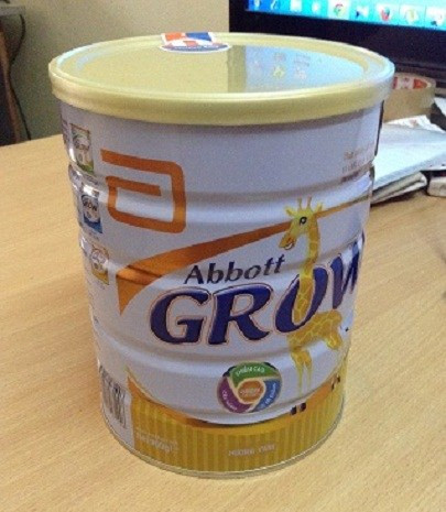 Hộp sữa Abbott Grow số 4 chị N. mua về pha cho con uống bị tiêu chảy. Hộp sữa Abbott Grow số 4 chị N. mua về pha cho con uống bị tiêu chảy.