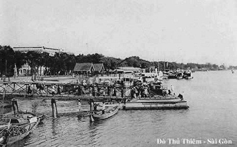 Bến đò Thủ Thiêm xưa. Bến đò Thủ Thiêm xưa.