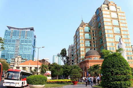 Nay nhiều trung tâm thương mại đã được xây dựng tại đây. Nay nhiều trung tâm thương mại đã được xây dựng tại đây.