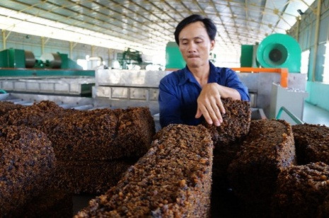Cao su đen của nhà máy chế biển mủ cao su Hoàng Anh Attapeu được tư vấn từ các khách hàng chuyên sản xuất lốp ô tô. (Ảnh: Một thế giới) Cao su đen của nhà máy chế biển mủ cao su Hoàng Anh Attapeu được tư vấn từ các khách hàng chuyên sản xuất lốp ô tô. (Ảnh: Một thế giới)