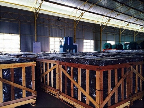 Bầu Đức bắt đầu đầu tư cây cao su ở Attapeu từ năm 2008, thời điểm đó bất động sản còn đang nóng hổi. Đổ tiền vào một lĩnh vực kinh doanh không thuộc chuyên môn không phải bất cứ doanh nhân nào cũng dám làm. Bầu Đức bắt đầu đầu tư cây cao su ở Attapeu từ năm 2008, thời điểm đó bất động sản còn đang nóng hổi. Đổ tiền vào một lĩnh vực kinh doanh không thuộc chuyên môn không phải bất cứ doanh nhân nào cũng dám làm.