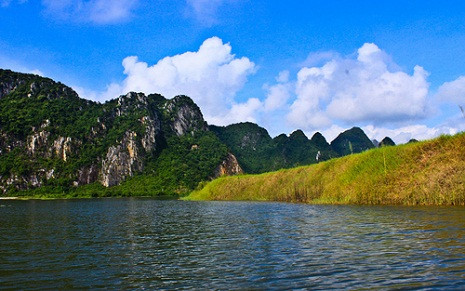 Giang Nội là một trong 3 hồ lớn của Quan Sơn. Giang Nội là một trong 3 hồ lớn của Quan Sơn.