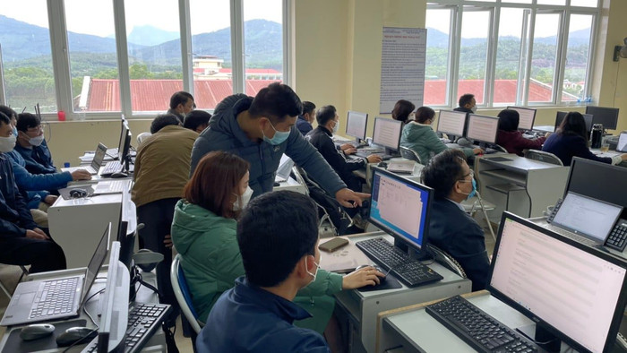 Trường Cao đẳng Công nghiệp và Xây dựng tập huấn công nghệ thông tin cho cán bộ, giáo viên (Ảnh: CTV) Trường Cao đẳng Công nghiệp và Xây dựng tập huấn công nghệ thông tin cho cán bộ, giáo viên (Ảnh: CTV)