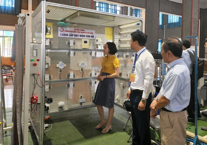 Sở Lao động - Thương binh và Xã hội tỉnh Quảng Ninh đã triển khai nhiều giải pháp, trong đó ưu tiên tăng cường kết nối giữa các cơ sở giáo dục nghề nghiệp trên địa bàn với thị trường lao động và doanh nghiệp. (Ảnh minh hoạ: Phạm Linh)