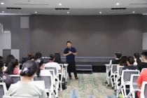 Sinh viên Trường Cao đẳng Kinh tế Thành phố Hồ Chí Minh trong một buổi trao đổi với doanh nghiệp. Ảnh: website nhà trường