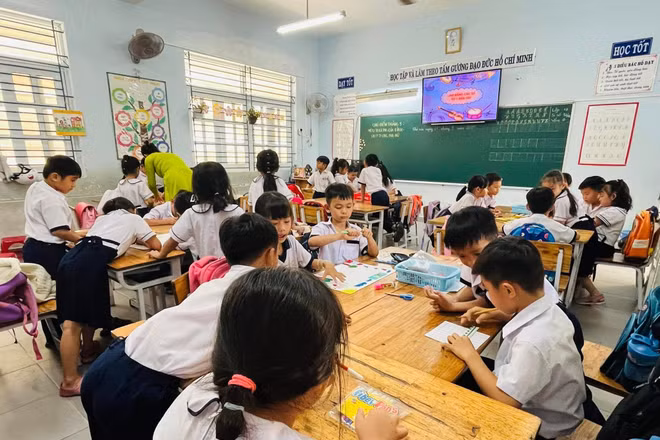 Là giáo viên, tôi thấy buổi thao giảng dự giờ và tiết dạy thật còn khoảng cách khá xa