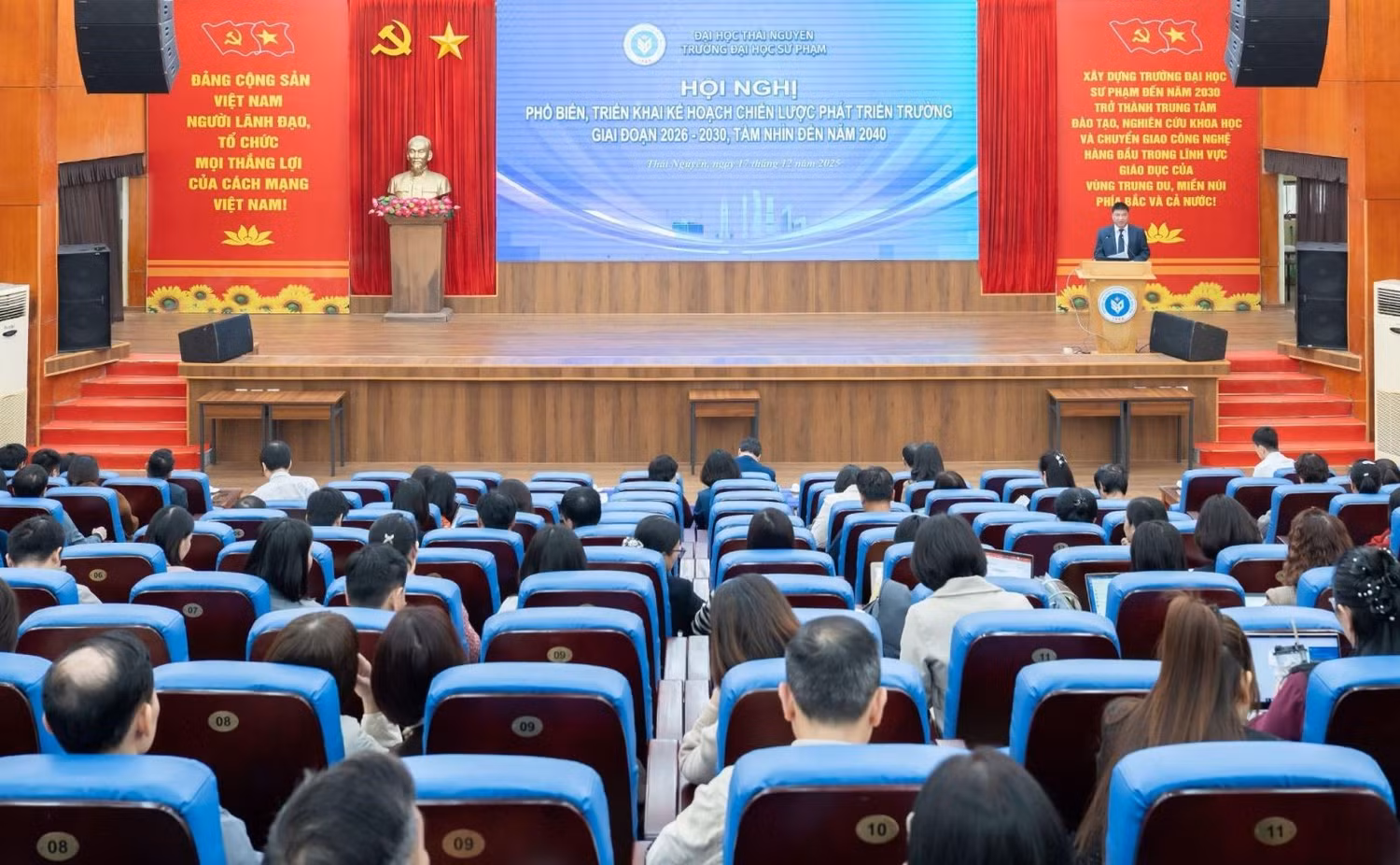 Toàn cảnh Hội nghị phổ biến, triển khai Kế hoạch chiến lược phát triển giai đoạn 2026–2030, tầm nhìn đến năm 2040.