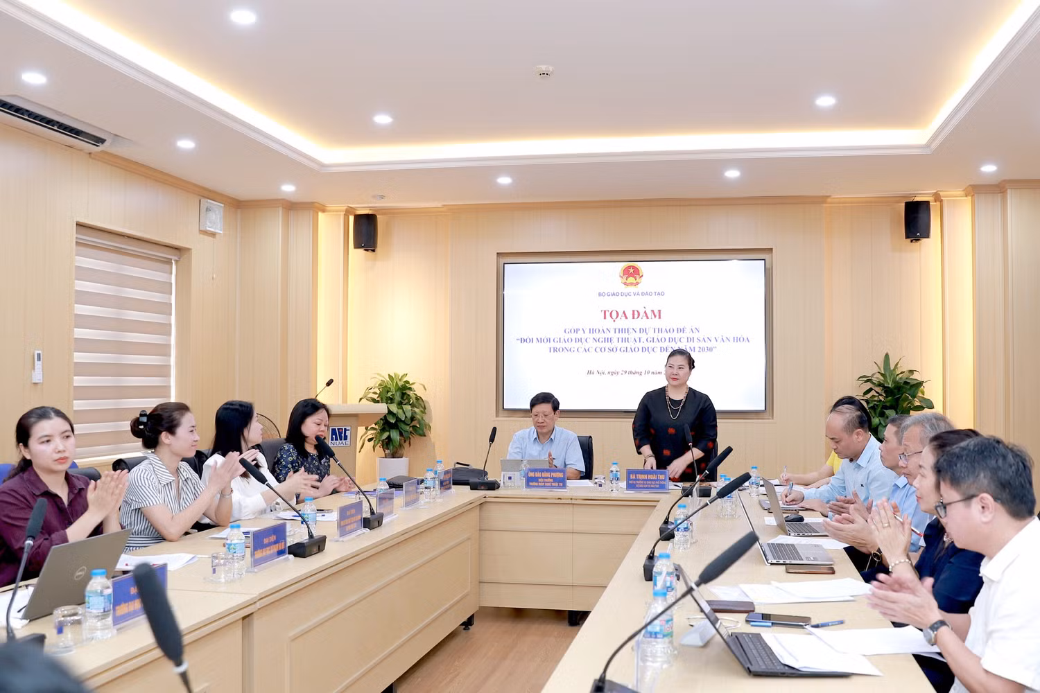 Phó Giáo sư, Tiến sĩ Trịnh Hoài Thu – Phó Vụ trưởng Vụ Giáo dục Phổ thông, Bộ Giáo dục và Đào tạo phát biểu tại tọa đàm. Ảnh: NTCC