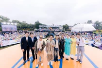 Hàng nghìn khán giả đón bình minh cùng 5AM Concert