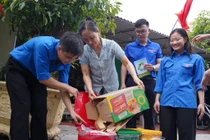 Chiến sĩ Mùa hè Xanh gieo “mầm xanh” từ những thùng rác nhỏ