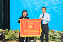 Trường Đại học Nguyễn Tất Thành đón nhận Cờ thi đua của Chính phủ