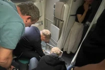 Đoàn công tác Bộ Y tế Nga hỗ trợ cấp cứu hành khách trên chuyến bay của Vietnam Airlines