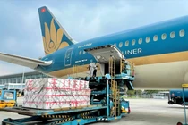 Vietnam Airlines tiếp tục vận chuyển miễn phí hàng hóa hỗ trợ đồng bào vùng lũ miền Trung