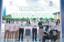 Học sinh Hà Nội thích thú lái thử xe máy điện VinFast, góp phần lan tỏa lối sống xanh
