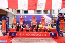 Vinhomes và SAMTY tổ chức Lễ cất nóc dự án The Opus One