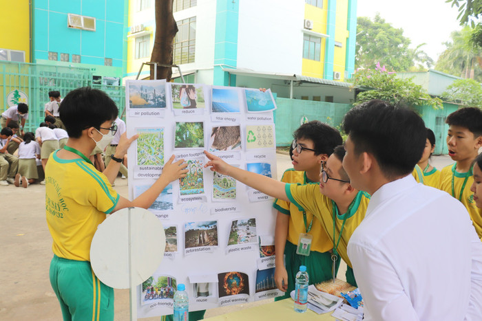 Học sinh Trường Trung-Tiểu học Pétrus Ký tham gia các hoạt động ngoại khóa về tiếng Anh. Ảnh: NTCC. 487034059-1088255749986236-4074674618369950029-n.jpg