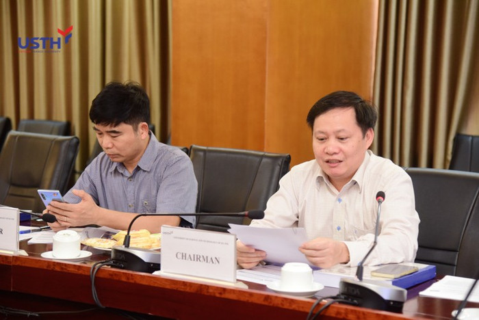 Phó Giáo sư, Tiến sĩ Đồng Văn Quyền (áo trắng). Ảnh: usth.edu.vn le-bao-ve-luan-an-tien-si-1.jpg