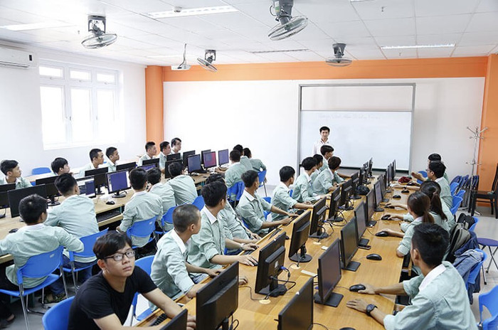 moi-truong-hoc-tap-nganh-cong-nghe-thong-tin-02.jpg