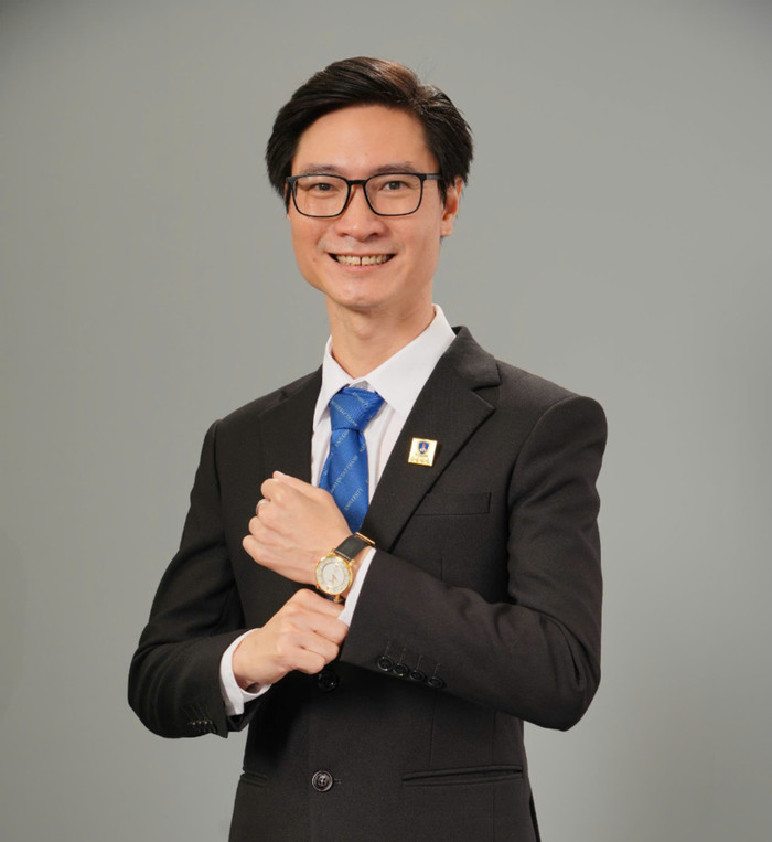 Phó Giáo sư, Tiến sĩ Đinh Văn Phúc - Viện trưởng Viện Khoa học liên ngành, Trưởng khoa Khoa học Công nghệ và ứng dụng, Trường Đại học Nguyễn Tất Thành. Ảnh: NVCC. Phó Giáo sư, Tiến sĩ Đinh Văn Phúc - Viện trưởng Viện Khoa học liên ngành, Trưởng khoa Khoa học Công nghệ và ứng dụng, Trường Đại học Nguyễn Tất Thành. Ảnh: NVCC.
