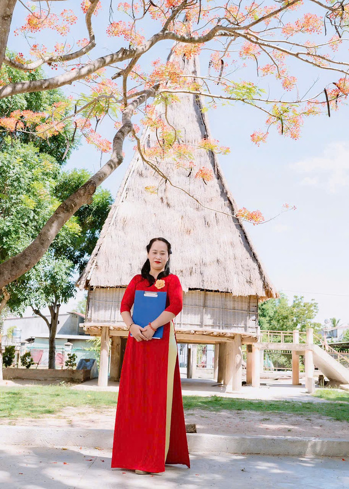 Cô Nguyễn Thị Hồng Hạnh - Hiệu trưởng Trường Tiểu học Bế Văn Đàn (Quảng Ngãi). Ảnh: NVCC. z6788337660742-77eea88a27d6aa31ff8fb6667697219f.jpg