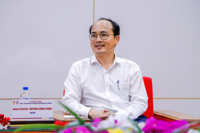 Phó Giáo sư, Tiến sĩ Huỳnh Công Pháp - Hiệu trưởng Trường Đại học Công nghệ thông tin và Truyền thông Việt - Hàn (Đại học Đà Nẵng). Ảnh: Webiste nhà trường. mg-0901.jpg
