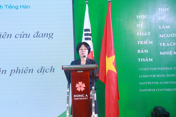 Bà Shin Yoonkyeong - Chủ tịch Hiệp hội Quốc tế Biên phiên dịch Tiếng Hàn. Ảnh: NTCC. img-4311-shin-yoonkyeong.jpg
