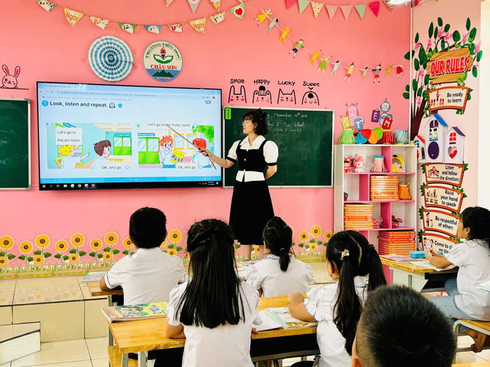 Lớp học tiếng Anh hạnh phúc tại Trường Tiểu học Châu Sơn (Ba Vì, Hà Nội). Ảnh: NTCC. z6618693198163-dd792cbc2dadfb5dc986b3ef515f801e.jpg