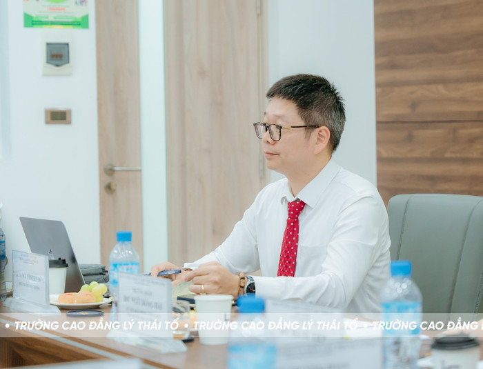 Phó Giáo sư, Tiến sĩ Nguyễn Tiến Đông - Hiệu trưởng Trường Cao đẳng Lý Thái Tổ. Ảnh: NVCC. 495540297-24505950955659399-4301301291274541299-n.jpg