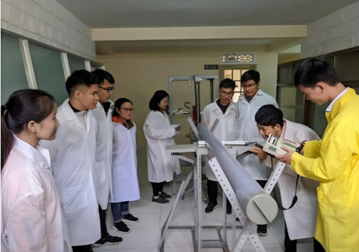Viện Nghiên cứu hạt nhân Đà Lạt là nơi thu hút nhiều sinh viên các ngành kỹ thuật tới thực tập. Nguồn: Viện Nghiên cứu hạt nhân, Viện Năng lượng nguyên tử Việt Nam. snapedit-1755315503903.jpg