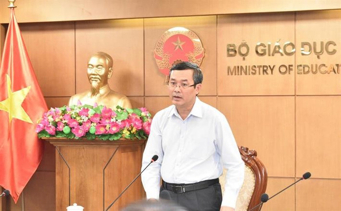 Thứ trưởng Bộ Giáo dục và Đào tạo Nguyễn Văn Phúc phát biểu kết luận tại cuộc họp. z6860558613908eda8bad64dd61aefc63c9f8e633e6434.jpg