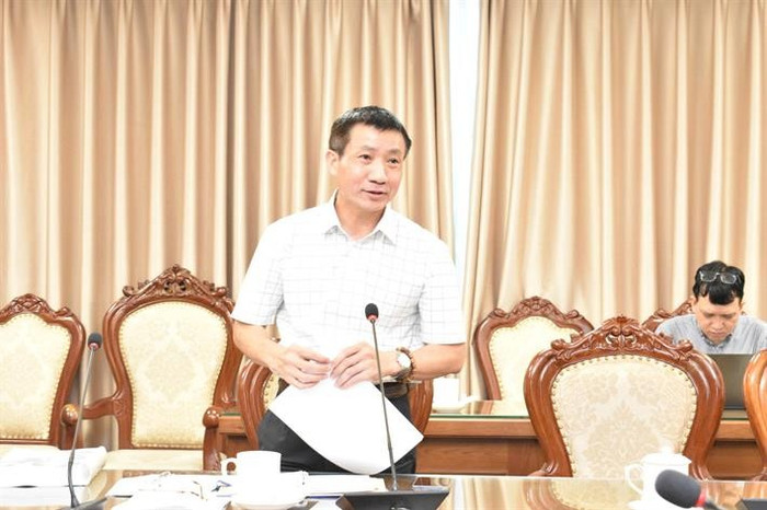 Phó Cục trưởng Cục Khoa học, Công nghệ và Thông tin (Bộ Giáo dục và Đào tạo) Vũ Thanh Bình báo cáo tại cuộc họp. z6860558783266b441fa02733ef118c2cb7b7e813c464d.jpg