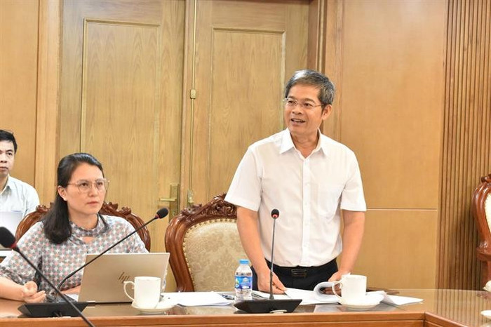 Đại diện tập đoàn Điện lực Việt Nam (EVN), Phó Tổng Giám đốc Nguyễn Tài Anh phát biểu tại cuộc họp. z6860559009343448af89afee40024b752c5f4ac6f2620.jpg