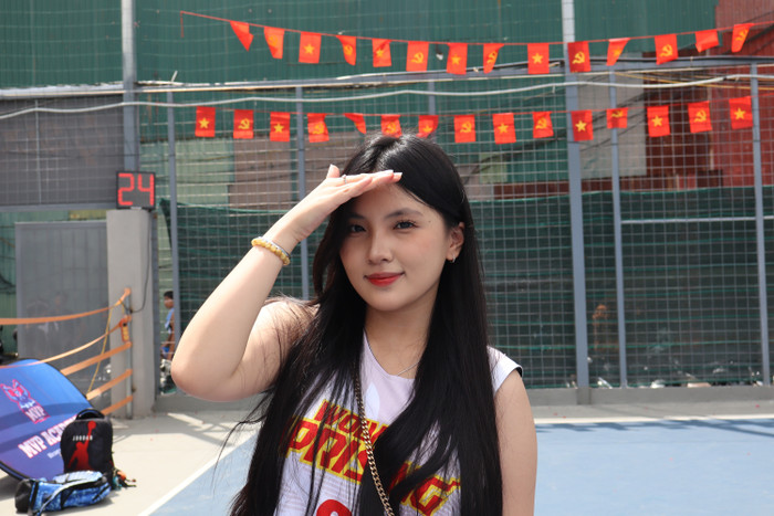 Em Phạm Hiền Anh, cổ động viên của đội HUST. img-2981.jpg