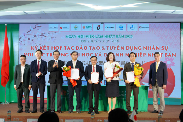 7r304112-ky-ket-du-an-phong-kham.jpg