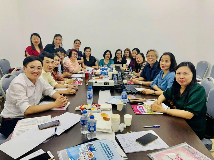 Nhóm tác giả viết sách giáo khoa. Ảnh: NVCC. z6746173744328-54b667b21c463b529a3d6e1263c0bde5.jpg