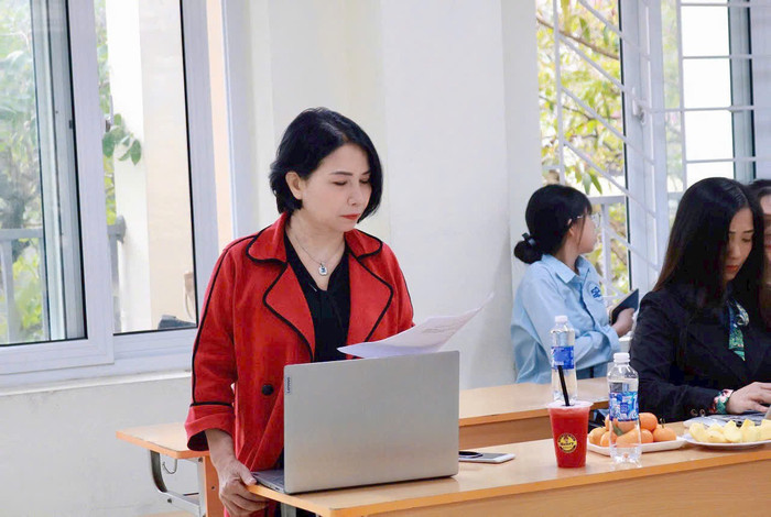 Phó Giáo sư, Tiến sĩ Nguyễn Thị Toan - Tổng chủ biên Sách giáo khoa Đạo đức cấp Tiểu học, Sách giáo khoa Giáo dục công dân cấp trung học cơ sở; Tác giả Sách giáo khoa Giáo dục Kinh tế và Pháp luật lớp 10 - Bộ sách Kết nối tri thức với cuộc sống. Ảnh: NVCC. Phó Giáo sư, Tiến sĩ Nguyễn Thị Toan - Tổng chủ biên Sách giáo khoa Đạo đức cấp Tiểu học, Sách giáo khoa Giáo dục công dân cấp trung học cơ sở; Tác giả Sách giáo khoa Giáo dục Kinh tế và Pháp luật lớp 10 - Bộ sách Kết nối tri thức với cuộc sống. Ảnh: NVCC.