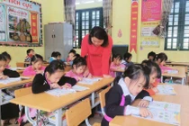 Học sinh Trường Phổ thông dân tộc bán trú Tiểu học Tân Tiến (huyện Bảo Yên, tỉnh Lào Cai) trong một buổi học. Ảnh: website nhà trường.