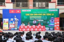 Nhiều trường đại học bỏ xét tuyển tổ hợp truyền thống A00 và C00, học sinh tiếc nuối và lo lắng