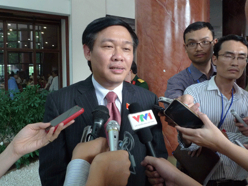 Bộ trưởng Vương Đình Huệ khẳng định: Kiểm soát giá là vấn đề quan trọng nhất trong bối cảnh kinh tế hiện nay. Bộ trưởng Vương Đình Huệ khẳng định: Kiểm soát giá là vấn đề quan trọng nhất trong bối cảnh kinh tế hiện nay.